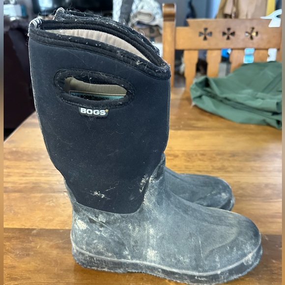 Bogs brand youth muck boots. Good condition. - Picture 4 of 6